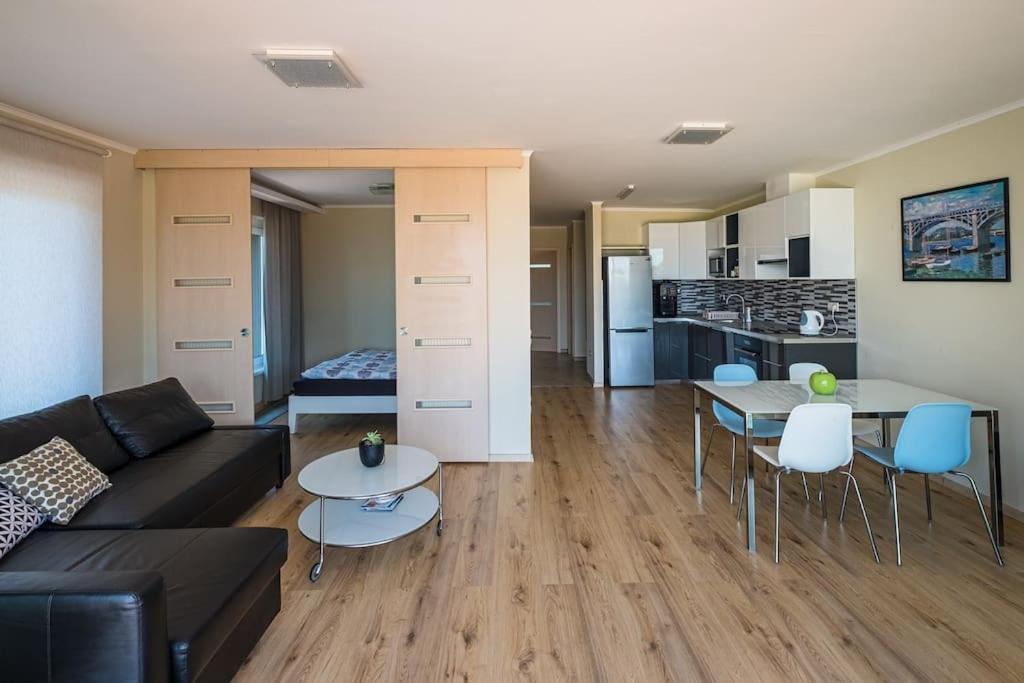 Hedon Brewery Apartments - 200 Meter To The Beach Balatonvilágos Exteriör bild