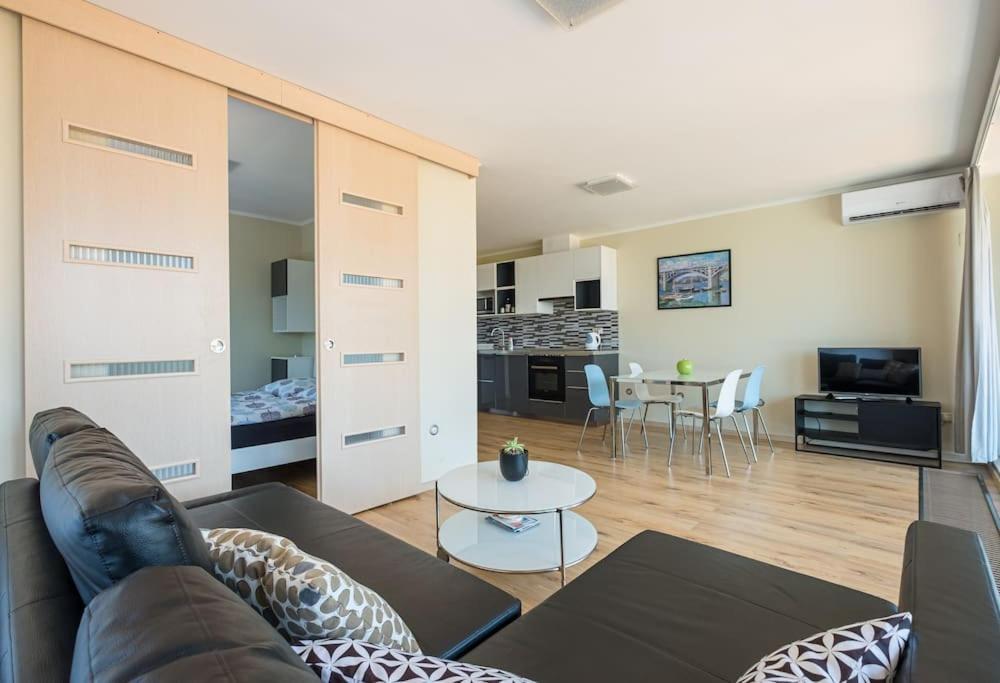 Hedon Brewery Apartments - 200 Meter To The Beach Balatonvilágos Exteriör bild